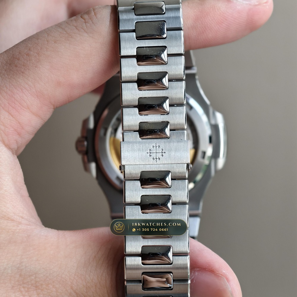 Patek Philippe Nautilus Self-Winding Ref. 5711/1A — Studio Gallery Plate IX in 904L Stainless Steel Custom Architecture (115.4g Verified Mass, Patek Philippe Cal. 26-330 S C / Cal. 324 S C - 21K Gold Rotor)