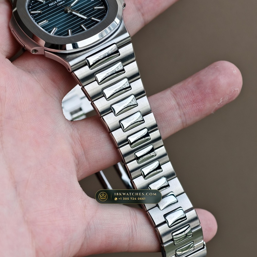 Patek Philippe Nautilus Self-Winding Ref. 5711/1A — Studio Gallery Plate VIII in 904L Stainless Steel Custom Architecture (115.4g Verified Mass, Patek Philippe Cal. 26-330 S C / Cal. 324 S C - 21K Gold Rotor)