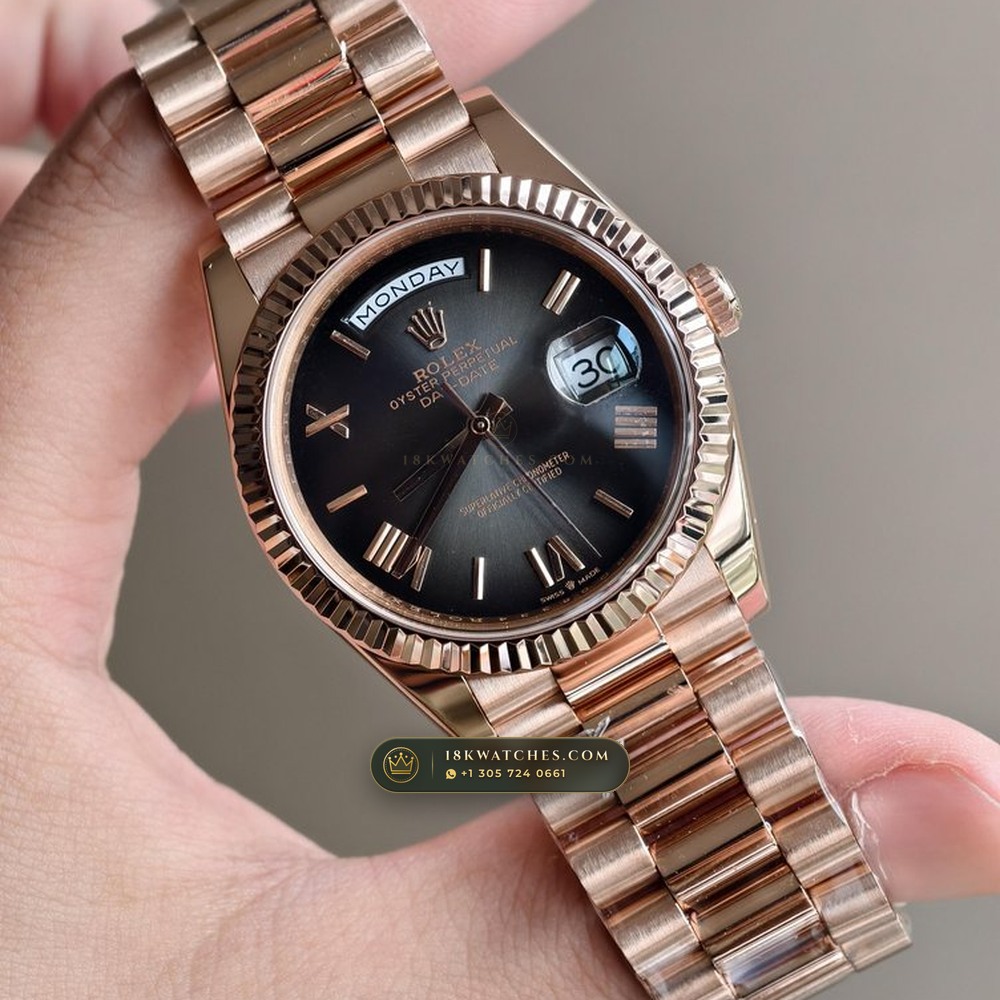 Rolex Day-Date 40 Graduated Slate Ombre Dial 18K Everose Gold Ref. 228235 — Studio Gallery Plate II in 18K Rose Gold Au750 (210.3g Verified Mass, Rolex Manufacture Cal. 3255 - 70h Power Reserve)