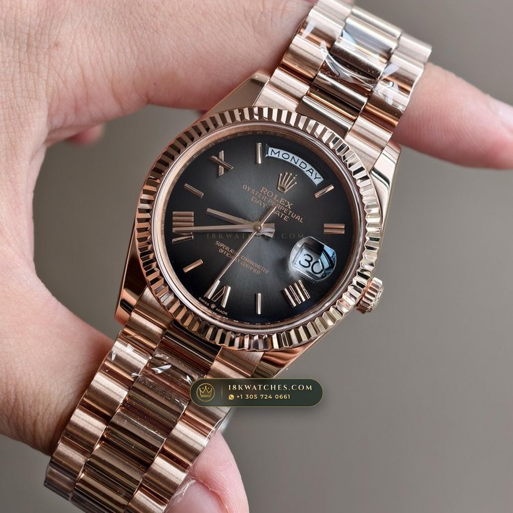 Rolex Day-Date 40 Graduated Slate Ombre Dial 18K Everose Gold Ref. 228235 — Studio Gallery Plate III in 18K Rose Gold Au750 (210.3g Verified Mass, Rolex Manufacture Cal. 3255 - 70h Power Reserve)