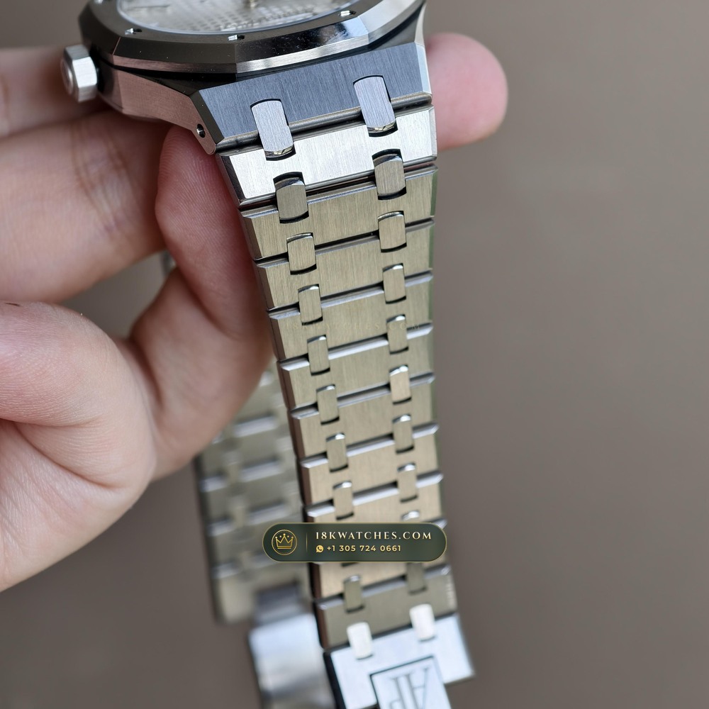 Audemars Piguet Royal Oak Selfwinding 41mm Geneva Atelier Spec Ref. 15510ST — Studio Gallery Plate XI in 904L Stainless Steel Custom Architecture (166.4g Verified Mass, Audemars Piguet Cal. 4302 - 70h Power Reserve)