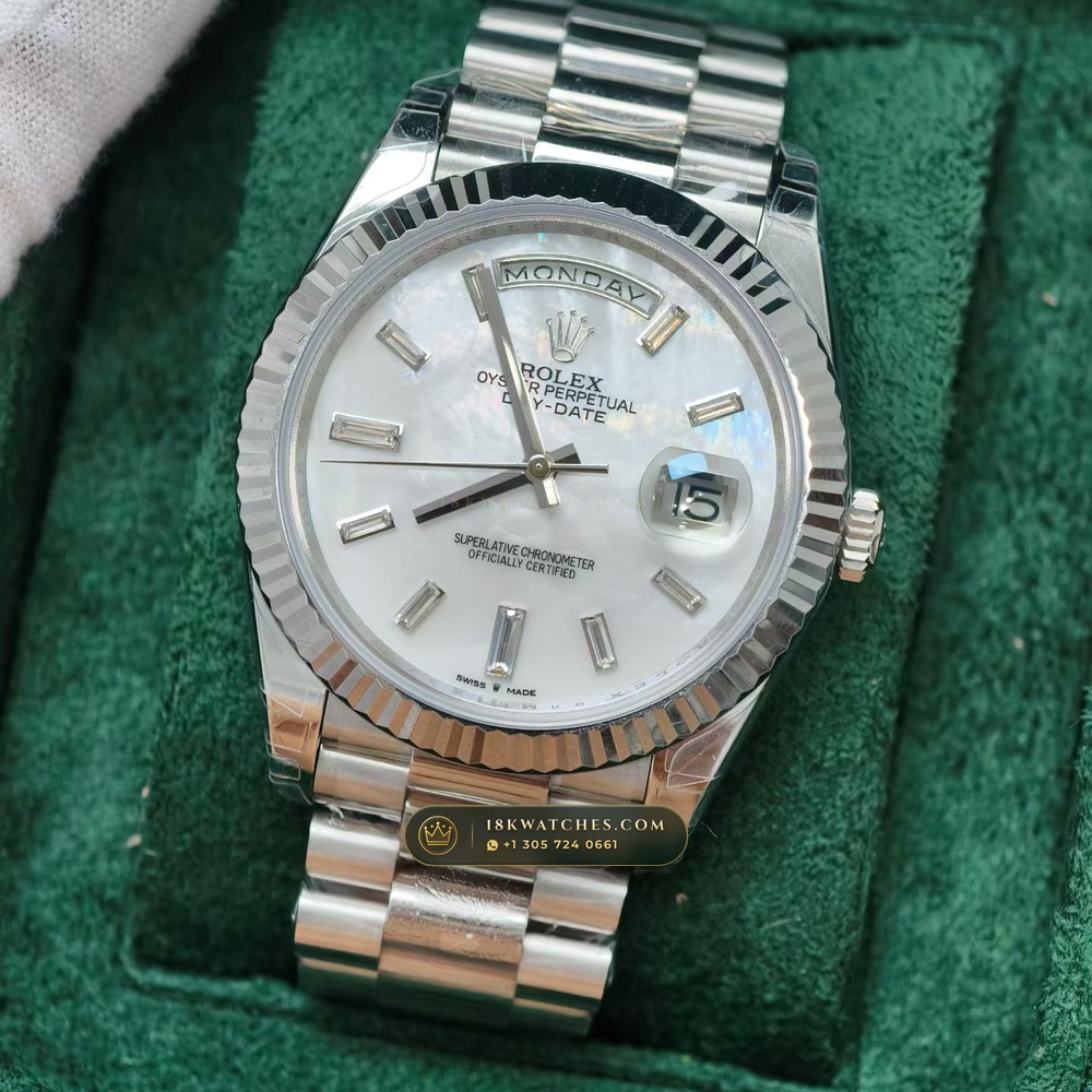 Rolex Day-Date 40 Iridescent Natural Mother-of-Pearl Dial 18K Everose Gold Ref. 228235 — Studio Gallery Plate III in 18K Rose Gold Au750 (210.9g Verified Mass, Rolex Manufacture Cal. 3255 - 70h Power Reserve)