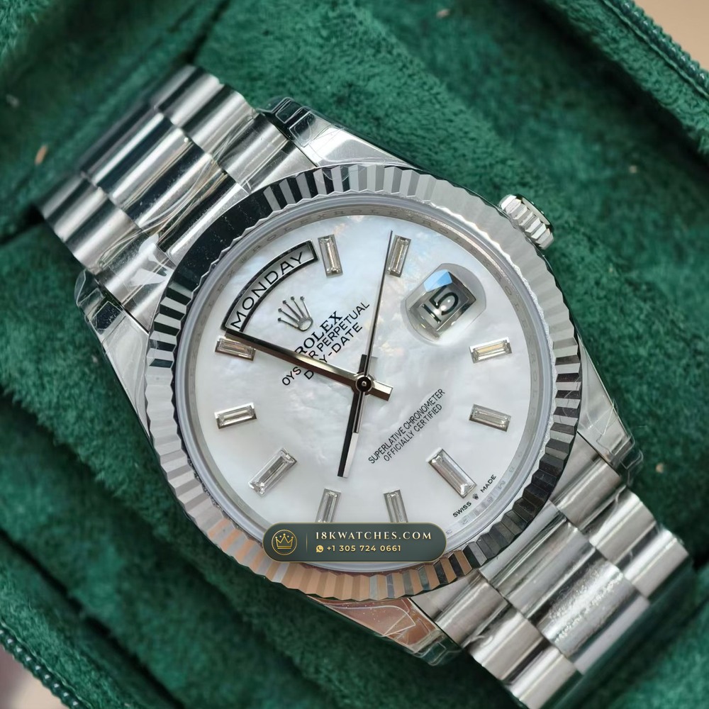 Rolex Day-Date 40 Iridescent Natural Mother-of-Pearl Dial 18K Everose Gold Ref. 228235 — Studio Gallery Plate IV in 18K Rose Gold Au750 (210.9g Verified Mass, Rolex Manufacture Cal. 3255 - 70h Power Reserve)