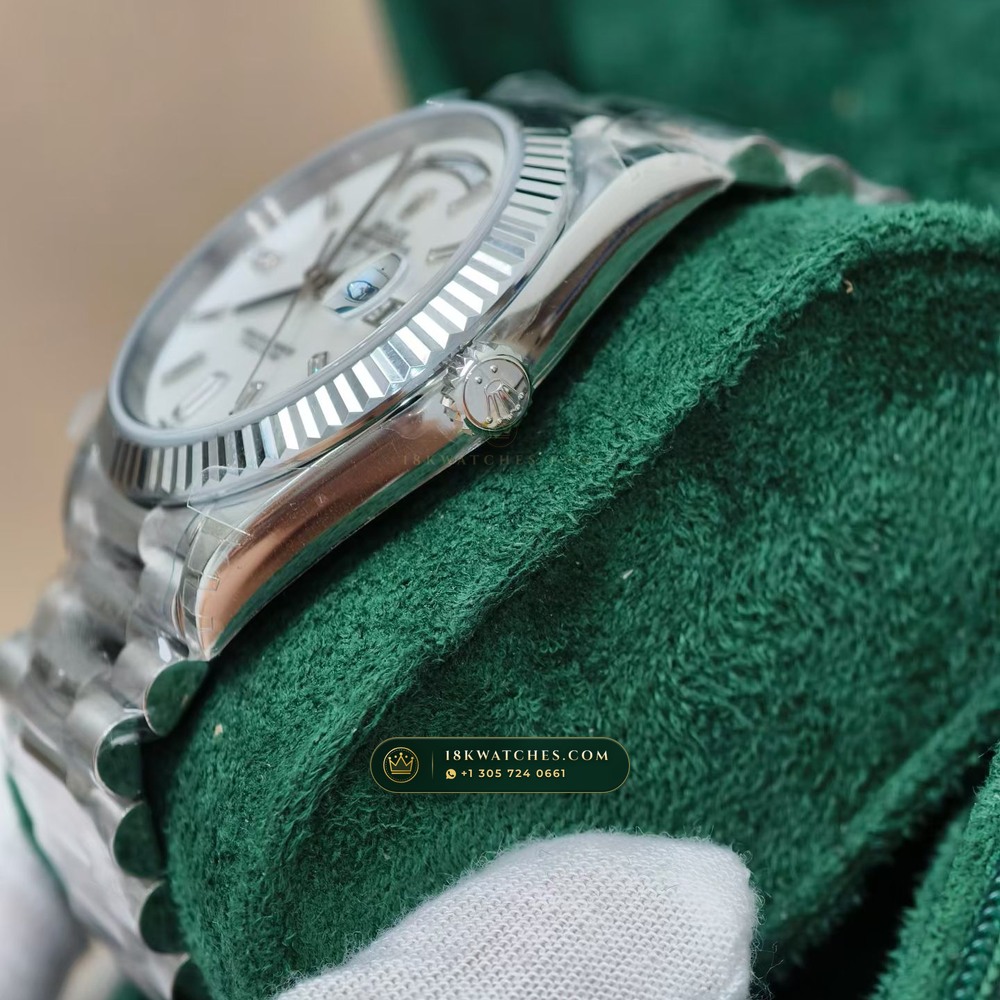 Rolex Day-Date 40 Iridescent Natural Mother-of-Pearl Dial 18K Everose Gold Ref. 228235 — Studio Gallery Plate V in 18K Rose Gold Au750 (210.9g Verified Mass, Rolex Manufacture Cal. 3255 - 70h Power Reserve)