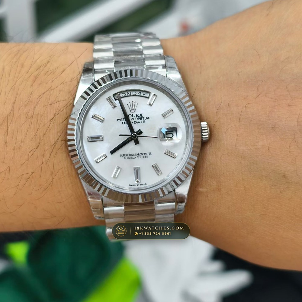 Rolex Day-Date 40 Iridescent Natural Mother-of-Pearl Dial 18K Everose Gold Ref. 228235 — Studio Gallery Plate VIII in 18K Rose Gold Au750 (210.9g Verified Mass, Rolex Manufacture Cal. 3255 - 70h Power Reserve)