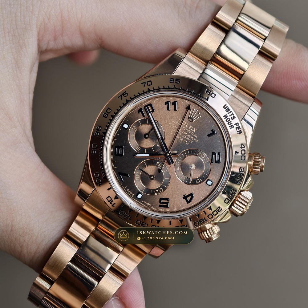 Rolex Cosmograph Daytona 18K Everose Gold Ref. 116505 — Studio Gallery Plate II in 18K Rose Gold Au750 (216.6g Verified Mass, Rolex Manufacture Cal. 4130 - 72h Power Reserve)
