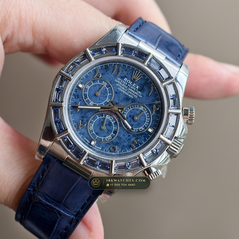 Rolex Cosmograph Daytona Blue Sodalite Stone Dial Diamond-Set Bezel 18K White Gold Ref. 116589SACI — Studio Gallery Plate II in 18K White Gold Au750 (153.8g Verified Mass, Rolex Manufacture Cal. 4130 - 72h Power Reserve)