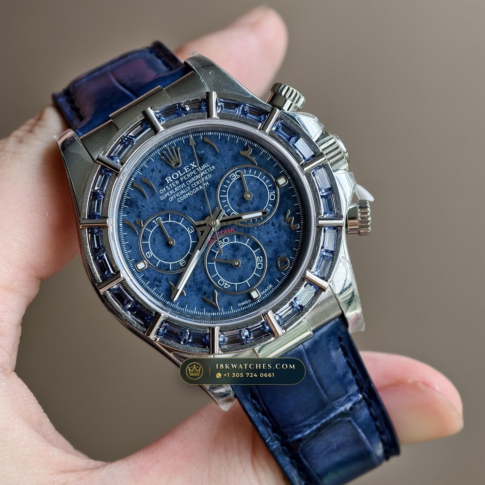 Rolex Cosmograph Daytona Blue Sodalite Stone Dial Diamond-Set Bezel 18K White Gold Ref. 116589SACI — Studio Gallery Plate III in 18K White Gold Au750 (153.8g Verified Mass, Rolex Manufacture Cal. 4130 - 72h Power Reserve)