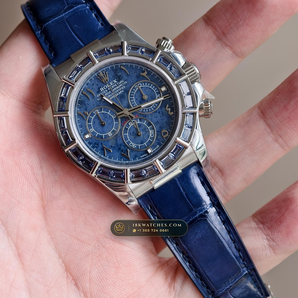Rolex Cosmograph Daytona Blue Sodalite Stone Dial Diamond-Set Bezel 18K White Gold Ref. 116589SACI — Studio Gallery Plate V in 18K White Gold Au750 (153.8g Verified Mass, Rolex Manufacture Cal. 4130 - 72h Power Reserve)