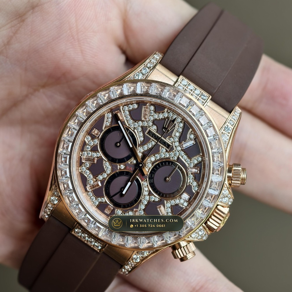 Rolex Cosmograph Daytona Giraffe Off-Catalogue Diamond Edition 18K Everose Gold Ref. 126555TBR — Studio Gallery Plate III in 18K Rose Gold Au750 (216.4g Verified Mass, Rolex Manufacture Cal. 4131 - 72h Power Reserve)