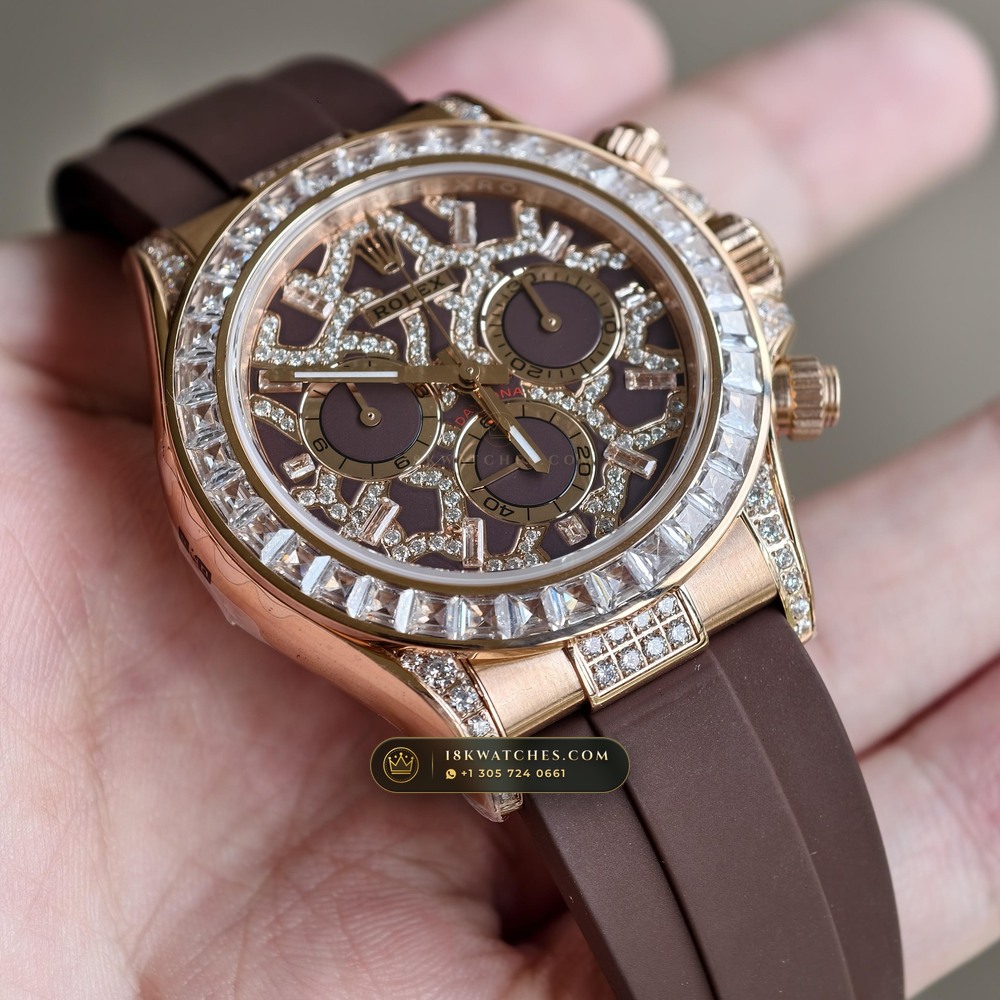 Rolex Cosmograph Daytona Giraffe Off-Catalogue Diamond Edition 18K Everose Gold Ref. 126555TBR — Studio Gallery Plate IV in 18K Rose Gold Au750 (216.4g Verified Mass, Rolex Manufacture Cal. 4131 - 72h Power Reserve)