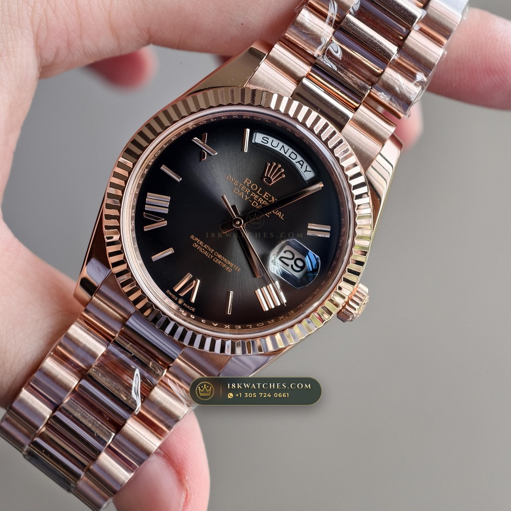 Rolex Day-Date 40 Graduated Slate-Grey Ombre Sunray Dial 18K Everose Gold Ref. 228235 — Studio Gallery Plate III in 18K Rose Gold Au750 (210.7g Verified Mass, Rolex Manufacture Cal. 3255 - 70h Power Reserve)