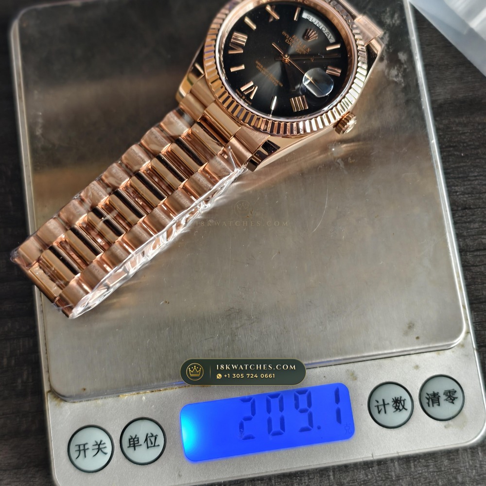 Rolex Day-Date 40 Graduated Slate-Grey Ombre Sunray Dial 18K Everose Gold Ref. 228235 — Studio Gallery Plate VIII in 18K Rose Gold Au750 (210.7g Verified Mass, Rolex Manufacture Cal. 3255 - 70h Power Reserve)
