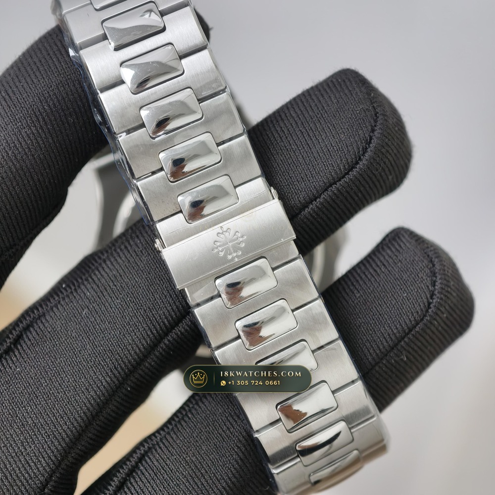 Patek Philippe Nautilus Self-Winding Custom SW Dial Free-Sprung Calibre Ref. 5711/1A-011 — Studio Gallery Plate VII in 904L Stainless Steel Custom Architecture (115.4g Verified Mass, Patek Philippe Cal. 26-330 S C / Cal. 324 S C - 21K Gold Rotor)