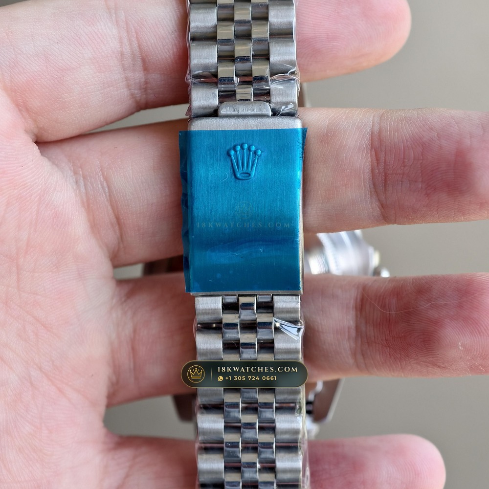 Rolex GMT-Master Vintage Pepsi Red & Blue Cerachrom Ref. 1675 — Studio Gallery Plate VII in 904L Stainless Steel Custom Architecture (113.6g Verified Mass, Rolex Vintage Automatic Calibre)