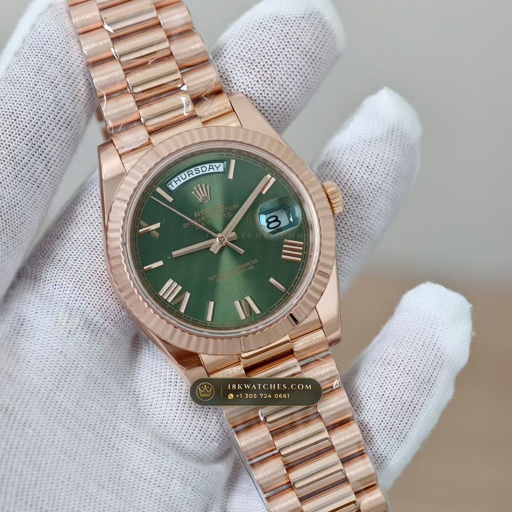 Rolex Day-Date 40 18K Everose Gold Ref. 228235 — Studio Gallery Plate II in 18K Rose Gold Au750 (210.2g Verified Mass, Rolex Manufacture Cal. 3255 - 70h Power Reserve)