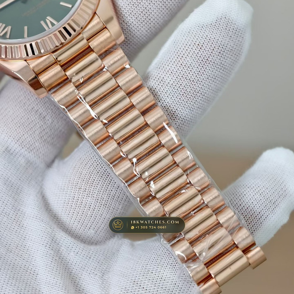 Rolex Day-Date 40 18K Everose Gold Ref. 228235 — Studio Gallery Plate IV in 18K Rose Gold Au750 (210.2g Verified Mass, Rolex Manufacture Cal. 3255 - 70h Power Reserve)