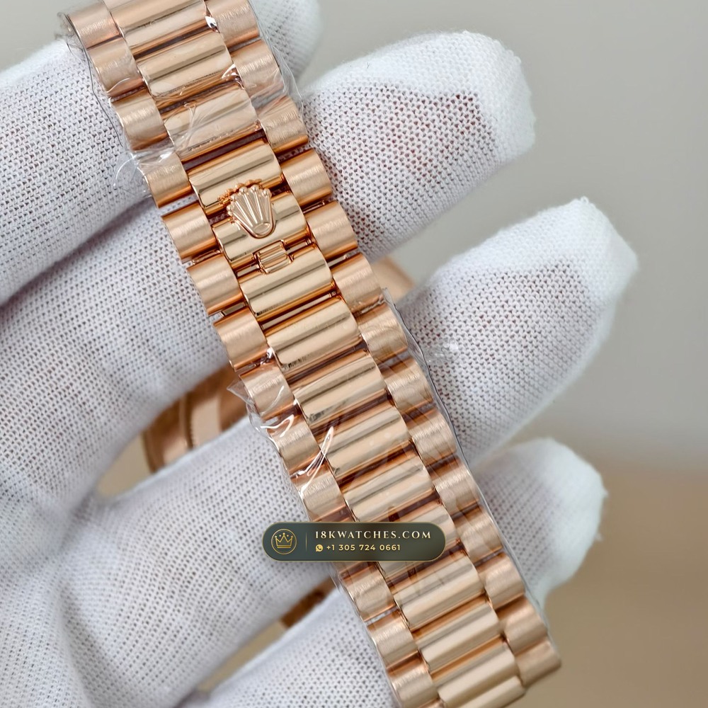 Rolex Day-Date 40 18K Everose Gold Ref. 228235 — Studio Gallery Plate VI in 18K Rose Gold Au750 (210.2g Verified Mass, Rolex Manufacture Cal. 3255 - 70h Power Reserve)