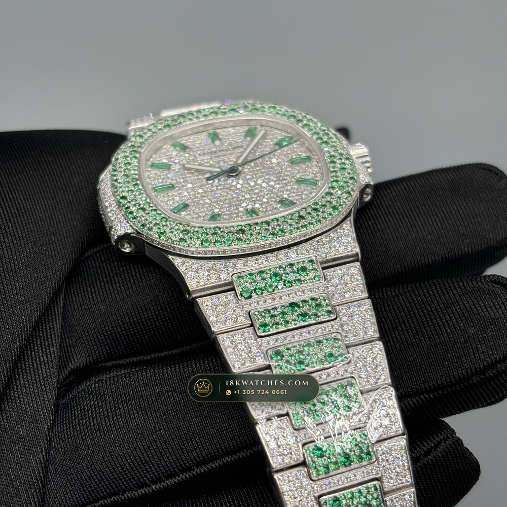 Patek Philippe Nautilus Self-Winding 40mm Baguette Emerald & Diamond Edition Ref. 5711/113P-001 — Studio Gallery Plate V in 904L Stainless Steel Custom Architecture (114.9g Verified Mass, Patek Philippe Cal. 26-330 S C / Cal. 324 S C - 21K Gold Rotor)
