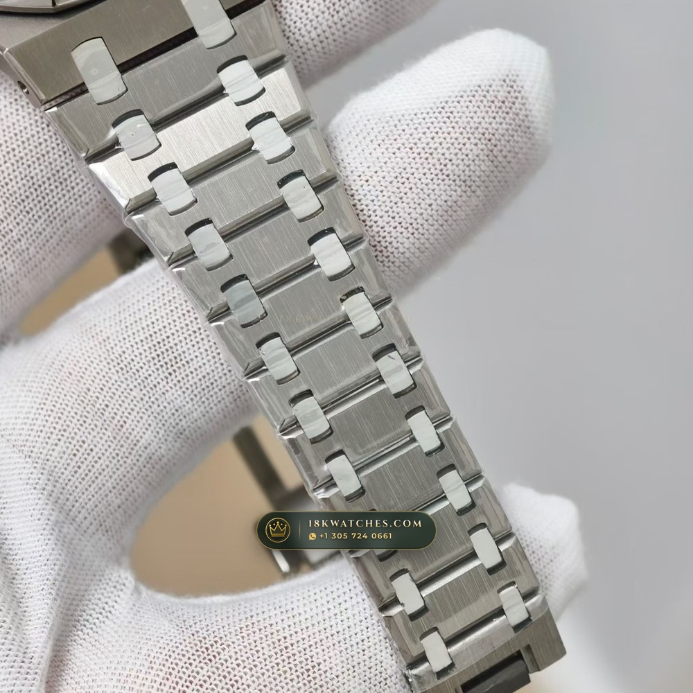 Audemars Piguet Royal Oak Jumbo Extra-Thin 39mm Ref. 15202IP.OO.1240IP.01 — Studio Gallery Plate VII in Grade 5 Titanium Monobloc (93.6g Verified Mass, Audemars Piguet Cal. 2121 Ultra-Thin)