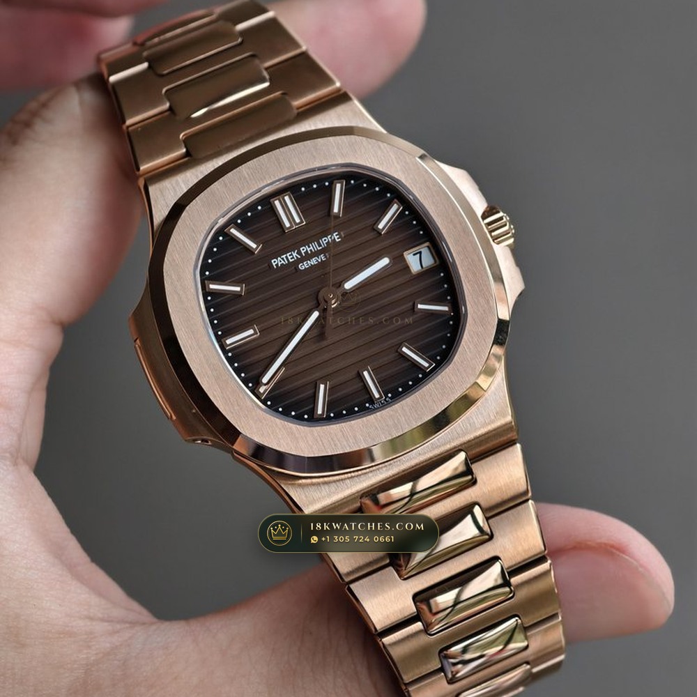 Patek Philippe Nautilus 40mm Graduated Chocolate Brown Dial 18K Rose Gold Ref. 5711/1R-001 (Ref. 5711/1R-001) — Verified Mass 186.5g — Optical Macro Plate 2 (Ergonomics and Wrist Presence: 186.8g vs. 208.4g vs. 204.2g)