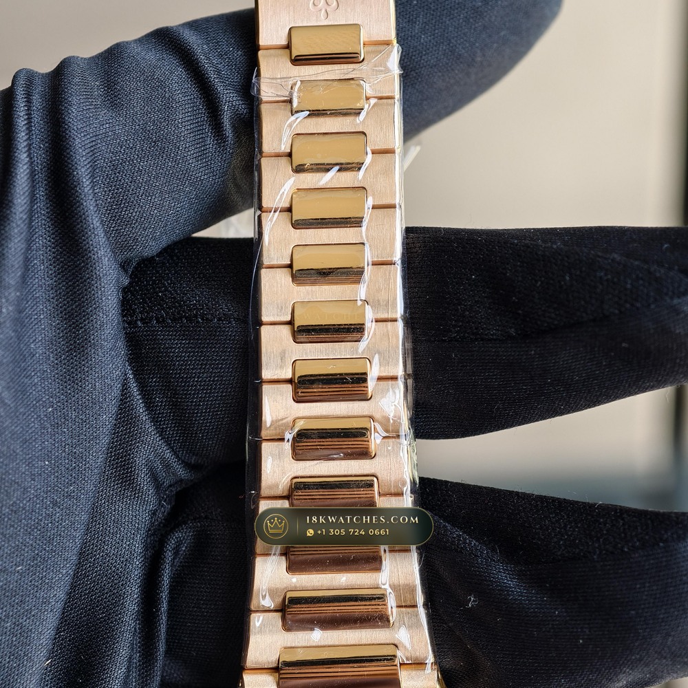 Patek Philippe Nautilus Ladies Automatic 18K Rose Gold Ref. 7118/1R-010 — Studio Gallery Plate IV in 18K Rose Gold Au750 (146.3g Verified Mass, Patek Philippe Cal. 324 S C - 21K Gold Rotor)