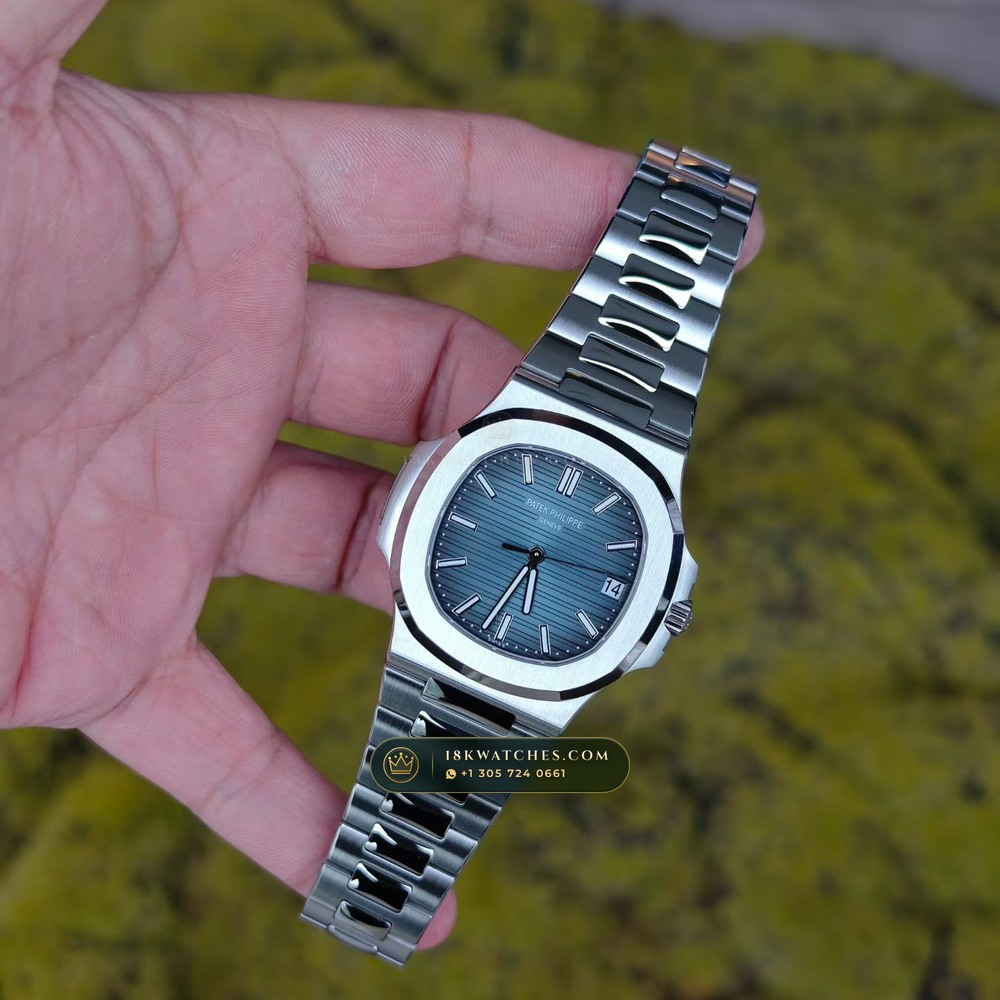 Patek Philippe Nautilus Self-Winding Custom SW Dial Free-Sprung Calibre Ref. 5711/1A-001 — Studio Gallery Plate II in 904L Stainless Steel Custom Architecture (115.1g Verified Mass, Patek Philippe Cal. 26-330 S C / Cal. 324 S C - 21K Gold Rotor)