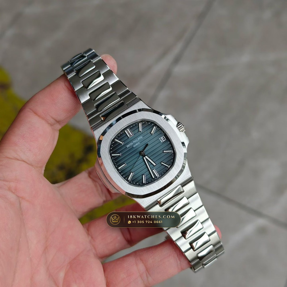 Patek Philippe Nautilus Self-Winding Custom SW Dial Free-Sprung Calibre Ref. 5711/1A-001 — Studio Gallery Plate IV in 904L Stainless Steel Custom Architecture (115.1g Verified Mass, Patek Philippe Cal. 26-330 S C / Cal. 324 S C - 21K Gold Rotor)