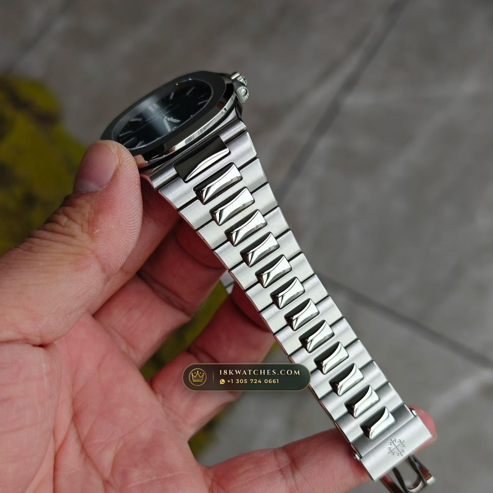 Patek Philippe Nautilus Self-Winding Custom SW Dial Free-Sprung Calibre Ref. 5711/1A-001 — Studio Gallery Plate V in 904L Stainless Steel Custom Architecture (115.1g Verified Mass, Patek Philippe Cal. 26-330 S C / Cal. 324 S C - 21K Gold Rotor)