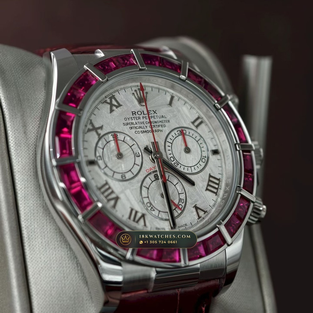 Rolex Cosmograph Daytona Off-Catalogue Baguette Ruby Bezel & Meteorite Dial 18K White Gold Ref. 116589SALV — Studio Gallery Plate III in 18K White Gold Au750 (160.3g Verified Mass, Rolex Manufacture Cal. 4130 - 72h Power Reserve)