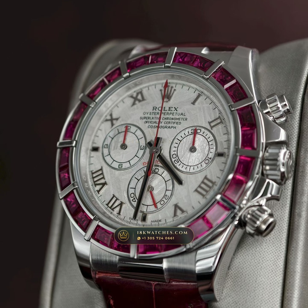 Rolex Cosmograph Daytona Off-Catalogue Baguette Ruby Bezel & Meteorite Dial 18K White Gold Ref. 116589SALV — Studio Gallery Plate IV in 18K White Gold Au750 (160.3g Verified Mass, Rolex Manufacture Cal. 4130 - 72h Power Reserve)