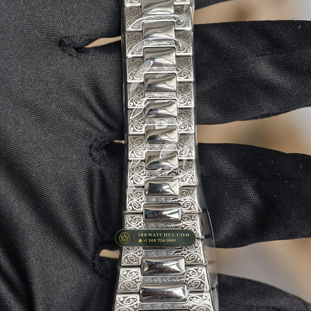 Patek Philippe Nautilus Self-Winding Ref. 5711/1500A — Studio Gallery Plate XI in 904L Stainless Steel Custom Architecture (115.2g Verified Mass, Patek Philippe Cal. 26-330 S C / Cal. 324 S C - 21K Gold Rotor)