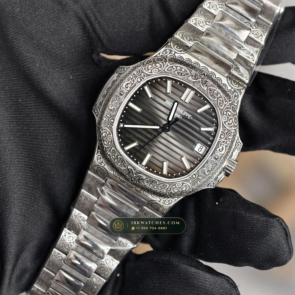 Patek Philippe Nautilus Self-Winding Ref. 5711/1500A — Studio Gallery Plate III in 904L Stainless Steel Custom Architecture (115.2g Verified Mass, Patek Philippe Cal. 26-330 S C / Cal. 324 S C - 21K Gold Rotor)