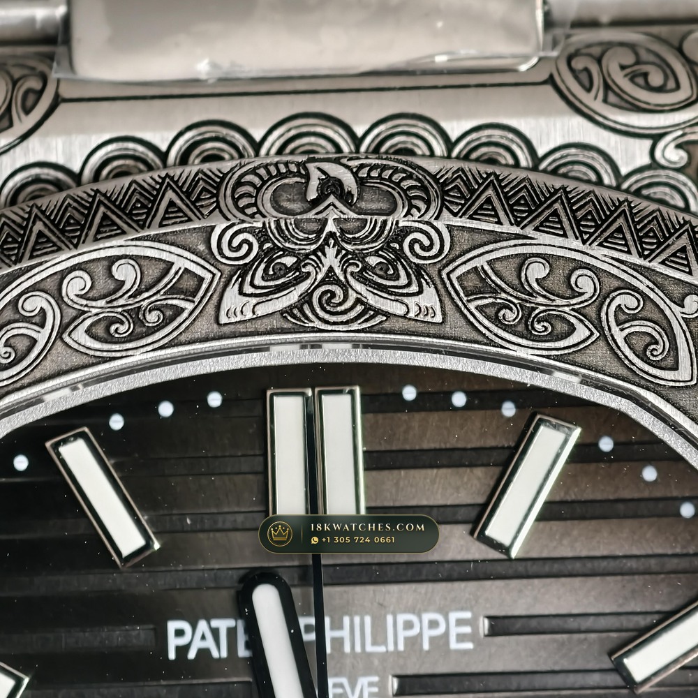Patek Philippe Nautilus Self-Winding Ref. 5711/1500A — Studio Gallery Plate V in 904L Stainless Steel Custom Architecture (115.2g Verified Mass, Patek Philippe Cal. 26-330 S C / Cal. 324 S C - 21K Gold Rotor)