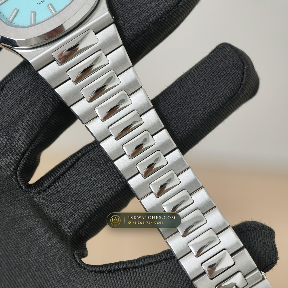 Patek Philippe Nautilus Self-Winding Tiffany Blue Dial Geneva Atelier Spec Ref. 5711/1A-018 — Studio Gallery Plate V in 904L Stainless Steel Custom Architecture (115.2g Verified Mass, Patek Philippe Cal. 26-330 S C / Cal. 324 S C - 21K Gold Rotor)