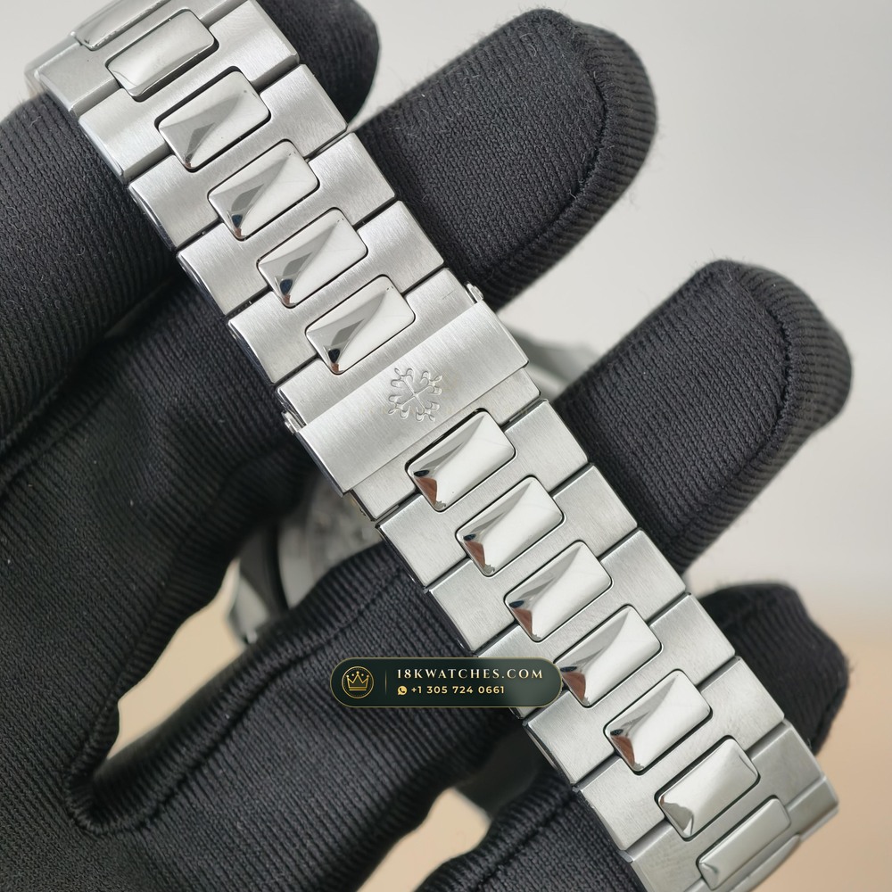 Patek Philippe Nautilus Self-Winding Tiffany Blue Dial Geneva Atelier Spec Ref. 5711/1A-018 — Studio Gallery Plate VI in 904L Stainless Steel Custom Architecture (115.2g Verified Mass, Patek Philippe Cal. 26-330 S C / Cal. 324 S C - 21K Gold Rotor)