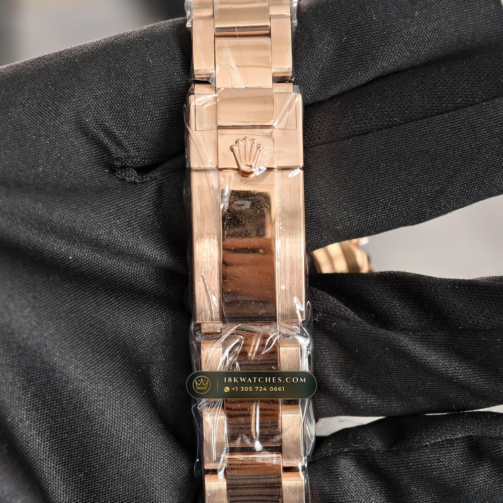 Rolex Cosmograph Daytona Le Mans 100th Anniversary 18K Everose Gold Deep Crystal Optics Ref. 126525LN — Studio Gallery Plate VIII in 18K Rose Gold Au750 (216.1g Verified Mass, Rolex Manufacture Cal. 4132 - 24h Le Mans)