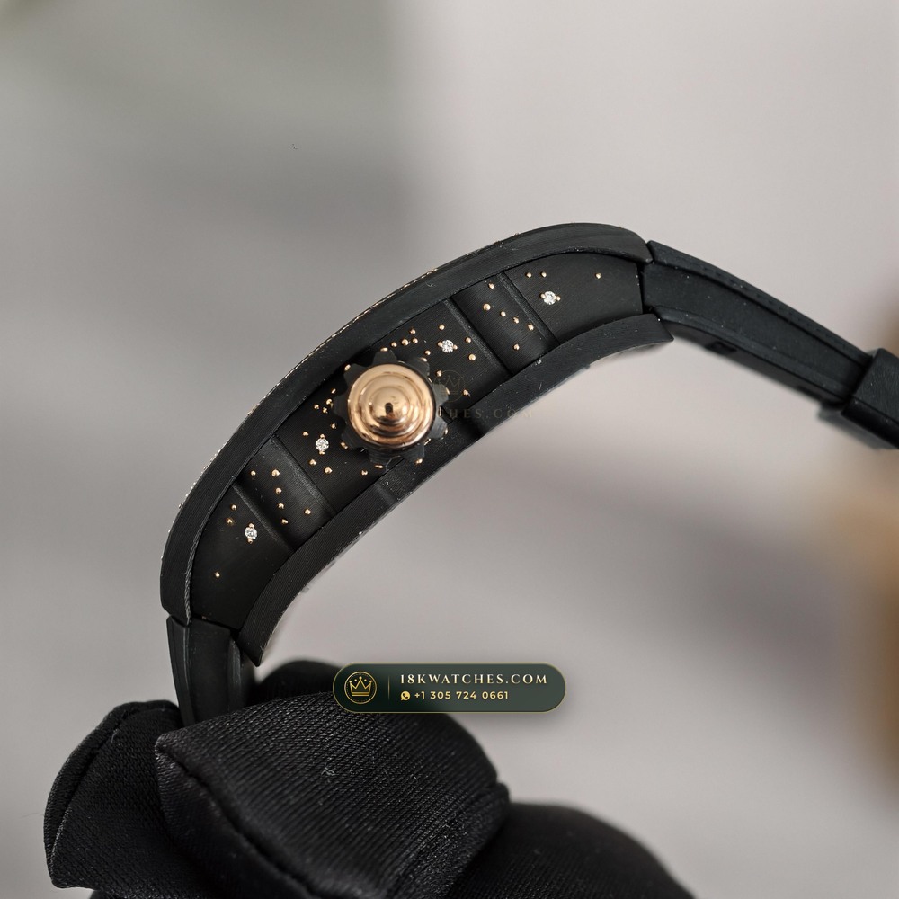 Richard Mille RM 07-01 Automatic Tonneau Dark Night Carbon TPT & Gold Leaf Geneva Atelier Spec — Studio Gallery Plate IV in Carbon TPT & Grade 5 Titanium (58.1g Verified Mass, Richard Mille Cal. CRMA2 Variable-Geometry Rotor)