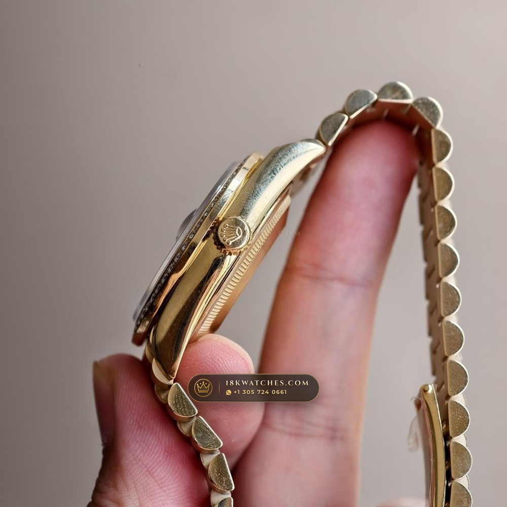 Rolex Day-Date 36 Mother-of-Pearl & Diamond Bezel 18K Yellow Gold Ref. 128348RBR — Studio Gallery Plate VI in 18K Yellow Gold Au750 (183.2g Verified Mass, Rolex Manufacture Cal. 3255 - 70h Power Reserve)