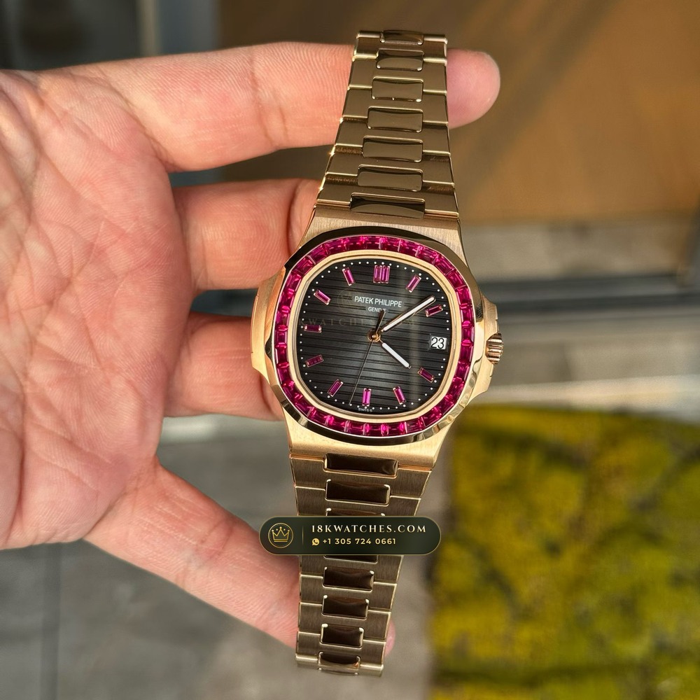 Patek Philippe Nautilus Self-Winding Diamond-Set Bezel 18K Rose Gold Ref. 5723/112R-001