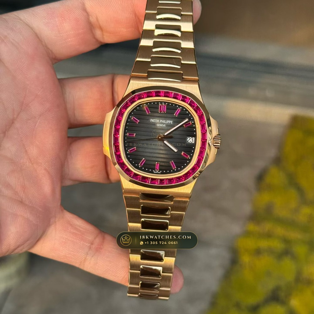 Patek Philippe Nautilus Self-Winding Diamond-Set Bezel 18K Rose Gold Ref. 5723/112R-001 — Studio Gallery Plate IV in 18K Rose Gold Au750 (186.8g Verified Mass, Patek Philippe Cal. 26-330 S C / Cal. 324 S C - 21K Gold Rotor)