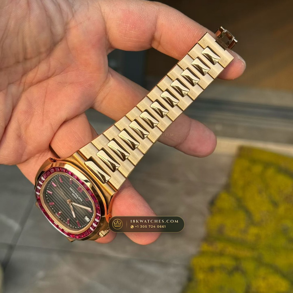 Patek Philippe Nautilus Self-Winding Diamond-Set Bezel 18K Rose Gold Ref. 5723/112R-001 — Studio Gallery Plate VI in 18K Rose Gold Au750 (186.8g Verified Mass, Patek Philippe Cal. 26-330 S C / Cal. 324 S C - 21K Gold Rotor)