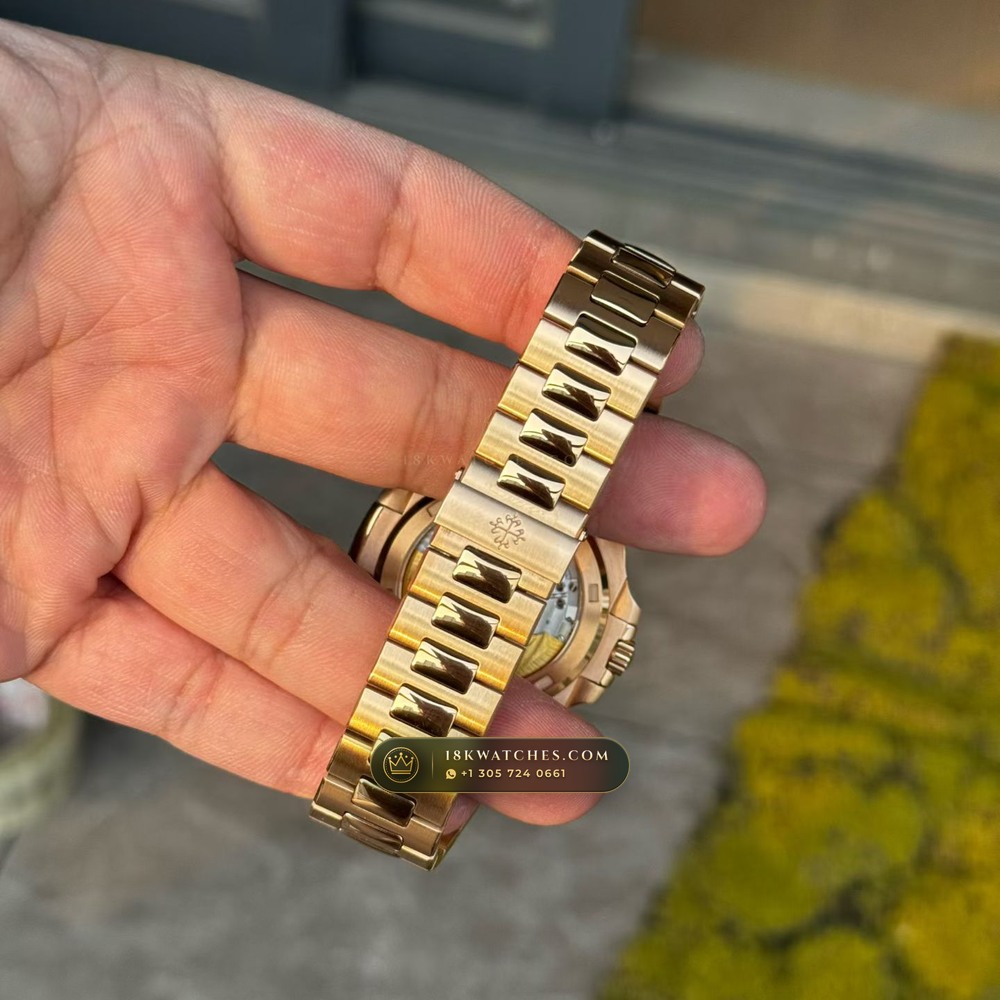 Patek Philippe Nautilus Self-Winding Diamond-Set Bezel 18K Rose Gold Ref. 5723/112R-001 — Studio Gallery Plate VII in 18K Rose Gold Au750 (186.8g Verified Mass, Patek Philippe Cal. 26-330 S C / Cal. 324 S C - 21K Gold Rotor)