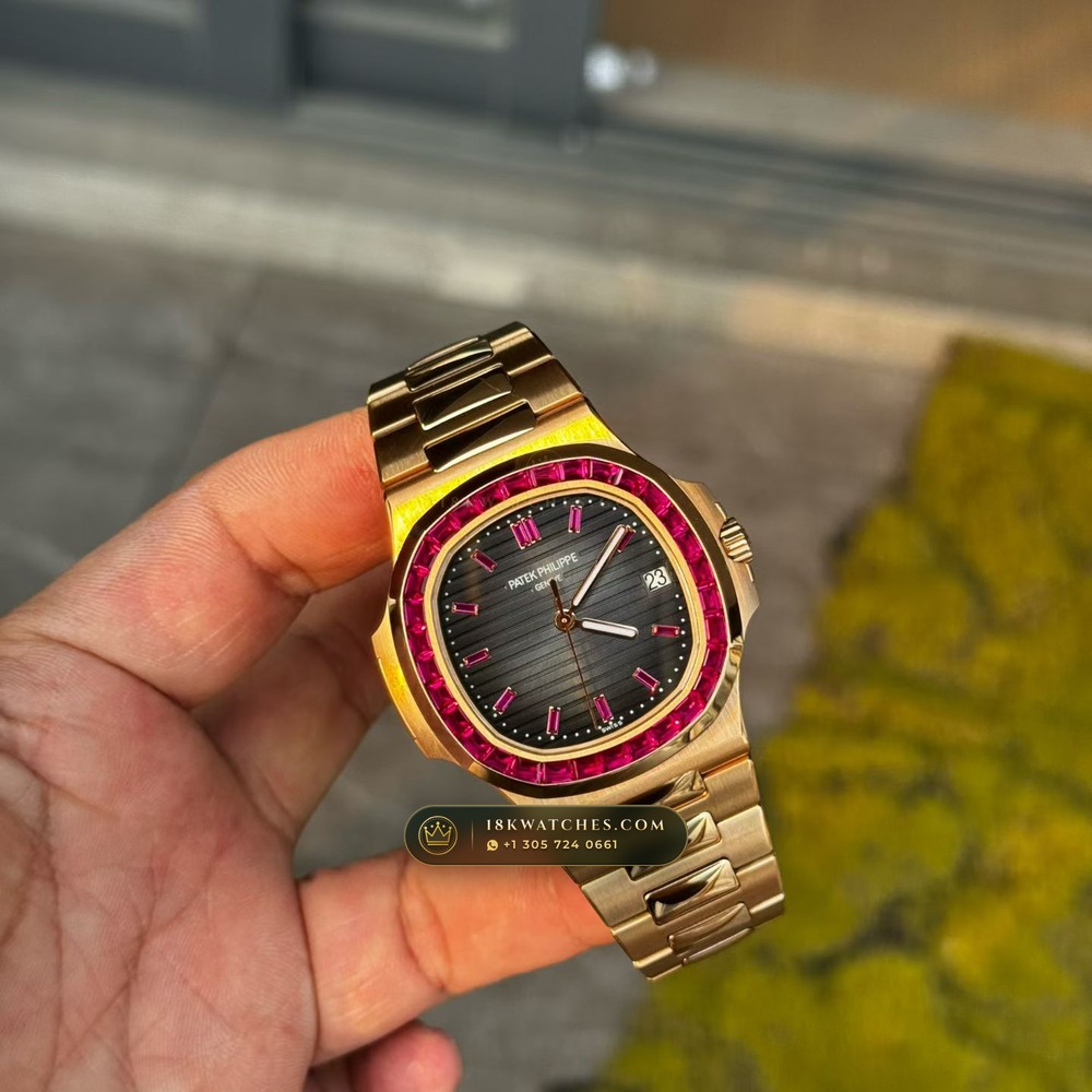 Patek Philippe Nautilus Self-Winding Diamond-Set Bezel 18K Rose Gold Ref. 5723/112R-001 — Studio Gallery Plate IX in 18K Rose Gold Au750 (186.8g Verified Mass, Patek Philippe Cal. 26-330 S C / Cal. 324 S C - 21K Gold Rotor)