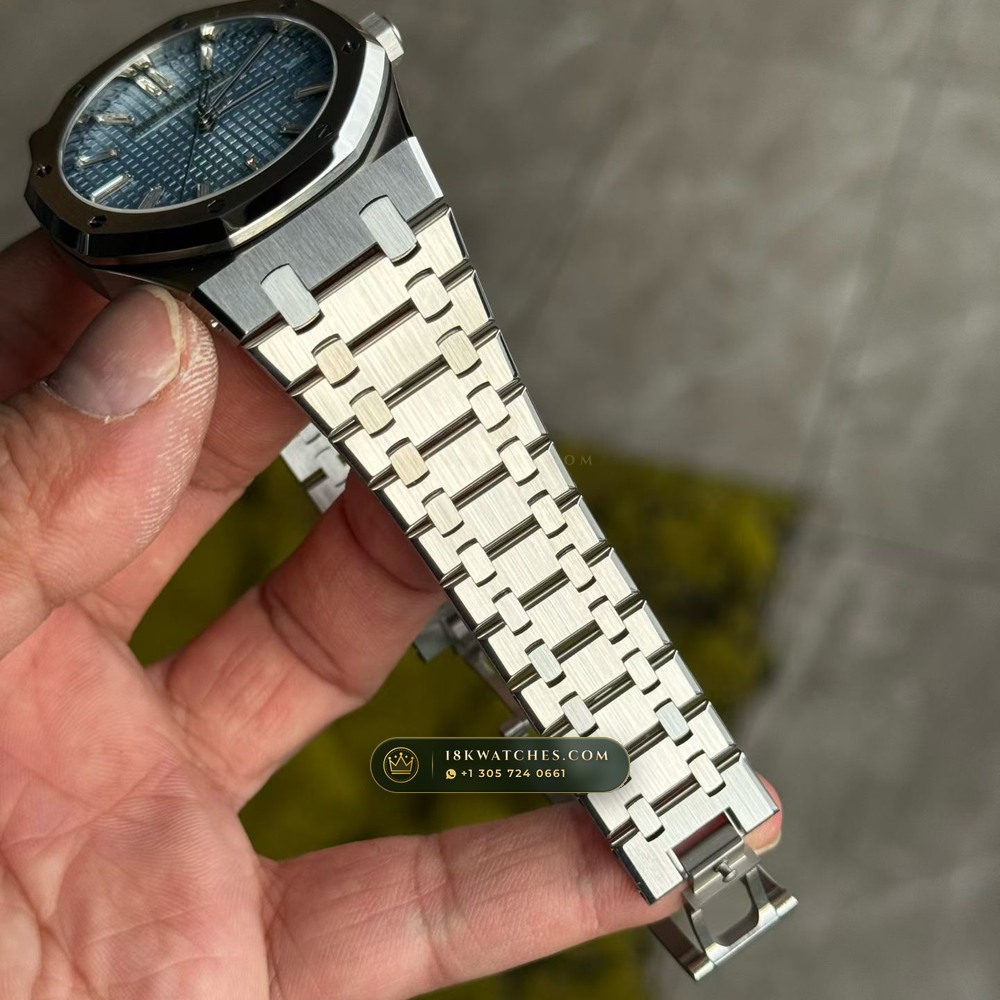 Audemars Piguet Royal Oak Selfwinding 41mm 18K White Gold Ref. 15510BC.OO.1320BC.01 — Studio Gallery Plate VI in 18K White Gold Au750 (223.6g Verified Mass, Audemars Piguet Cal. 4302 - 70h Power Reserve)