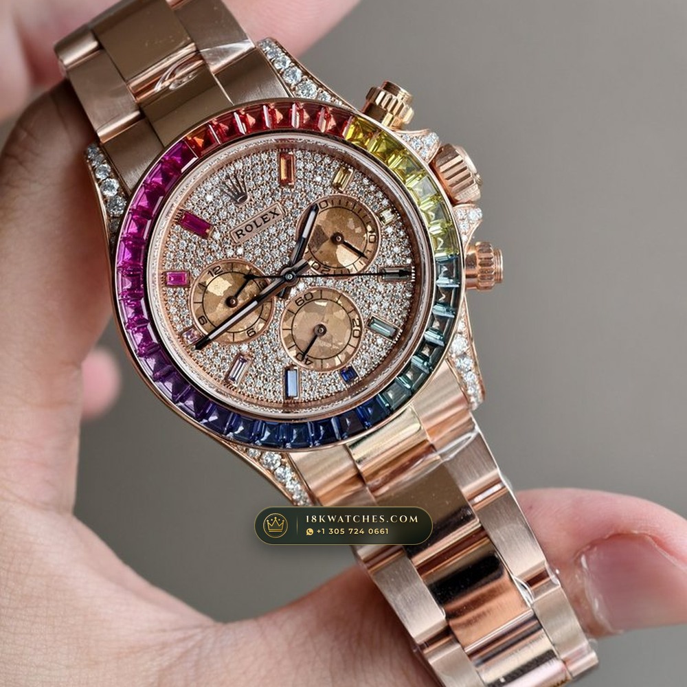 Rolex Cosmograph Daytona Rainbow Full Diamond Pave Dial 18K Everose Gold Ref. 116595RBOW — Studio Gallery Plate II in 18K Rose Gold Au750 (216.5g Verified Mass, Rolex Manufacture Cal. 4130 - 72h Power Reserve)