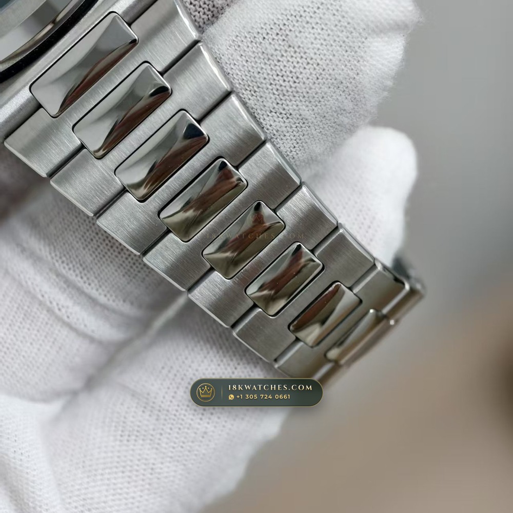 Patek Philippe Nautilus Self-Winding Geneva Atelier Spec Ref. 5711/1A — Studio Gallery Plate VI in 904L Stainless Steel Custom Architecture (115.1g Verified Mass, Patek Philippe Cal. 26-330 S C / Cal. 324 S C - 21K Gold Rotor)