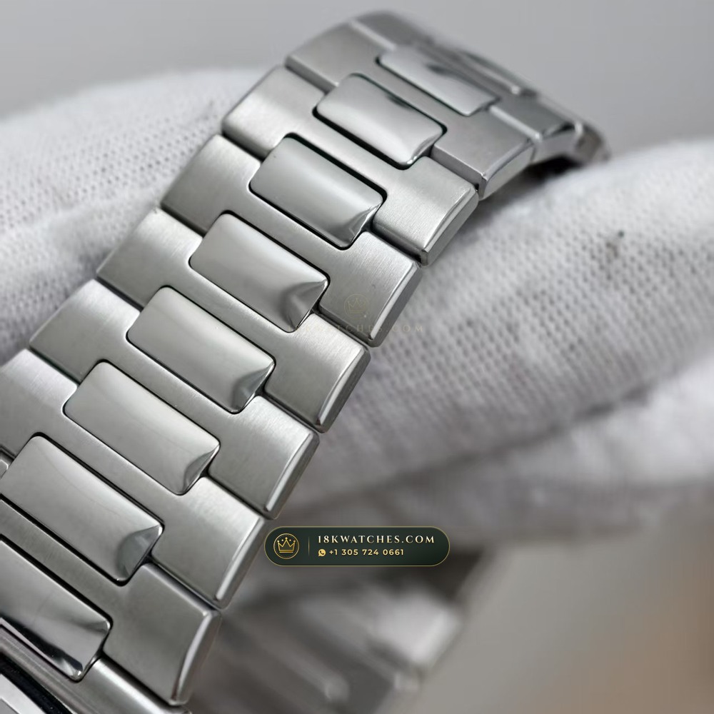 Patek Philippe Nautilus Self-Winding Geneva Atelier Spec Ref. 5711/1A — Studio Gallery Plate VII in 904L Stainless Steel Custom Architecture (115.1g Verified Mass, Patek Philippe Cal. 26-330 S C / Cal. 324 S C - 21K Gold Rotor)