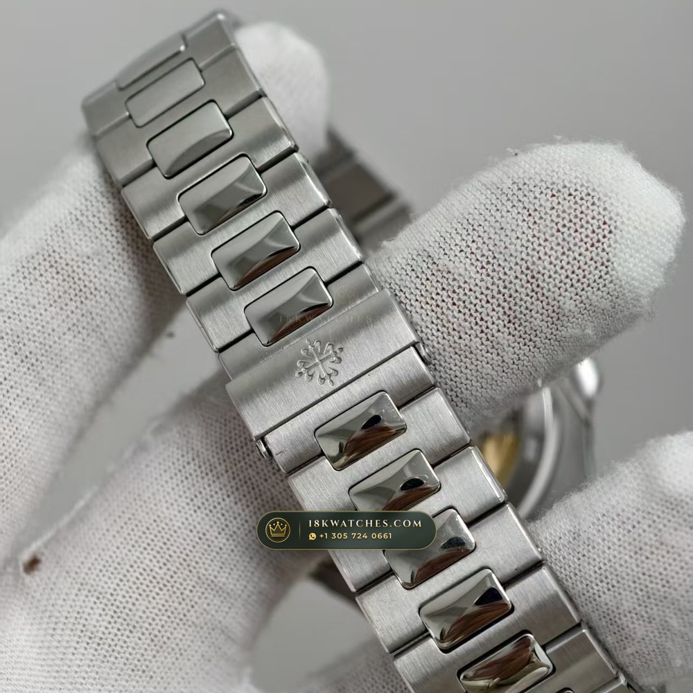 Patek Philippe Nautilus Self-Winding Geneva Atelier Spec Ref. 5711/1A — Studio Gallery Plate VIII in 904L Stainless Steel Custom Architecture (115.1g Verified Mass, Patek Philippe Cal. 26-330 S C / Cal. 324 S C - 21K Gold Rotor)