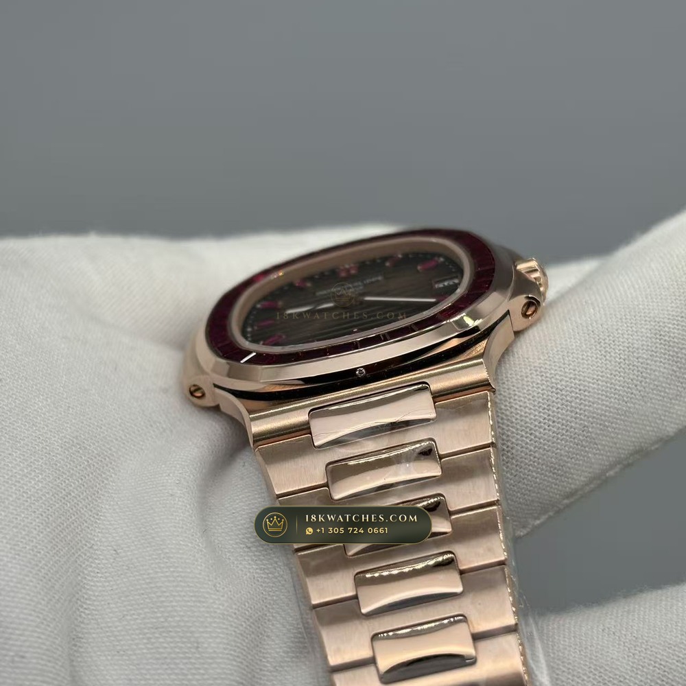 Patek Philippe Nautilus Self-Winding Diamond-Set Bezel 18K Rose Gold Geneva Atelier Spec Ref. 5723/112R-001 — Studio Gallery Plate IV in 18K Rose Gold Au750 (186.5g Verified Mass, Patek Philippe Cal. 26-330 S C / Cal. 324 S C - 21K Gold Rotor)